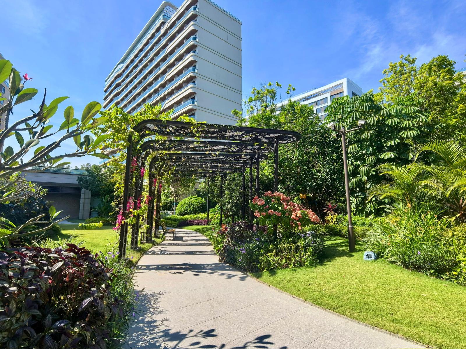 A flower-lined garden walkway in a premium Greater Bay Area retirement community